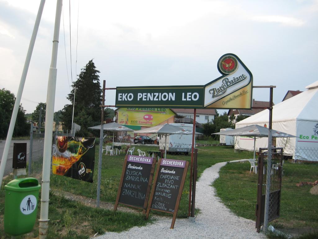 Eko Penzion Leo ドゥディンツェ エクステリア 写真